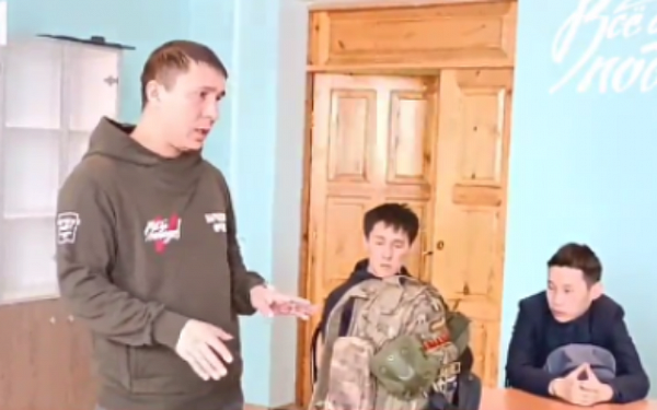 В Улан-Удэ участник спецоперации провел урок мужества для студентов