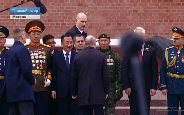 Герой России из Бурятии возглавил парадный расчет на Красной площади