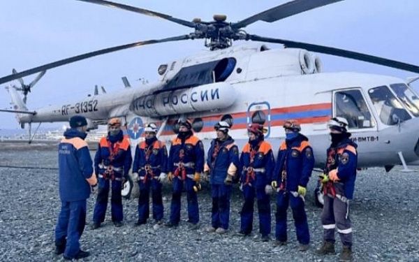 Вертолет вылетел к рыбакам, терпящим бедствие на Байкале