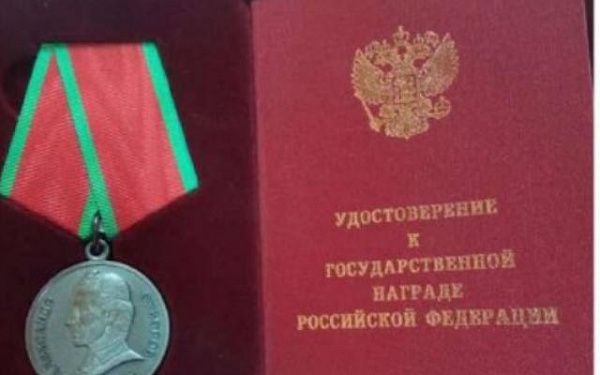 Военного из Бурятии наградили медалью Суворова