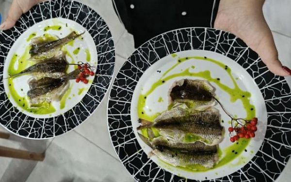 Именитые шефы приготовили блюда из байкальской рыбы и семейские пышки в районах Бурятии