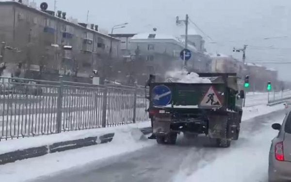 В Улан-Удэ ликвидируют последствия обильного снегопада