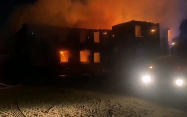 Пожарные ликвидировали сложный пожар в Улан-Удэ