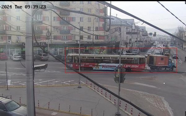 Трамвай сошел с рельсов в центре Улан-Удэ
