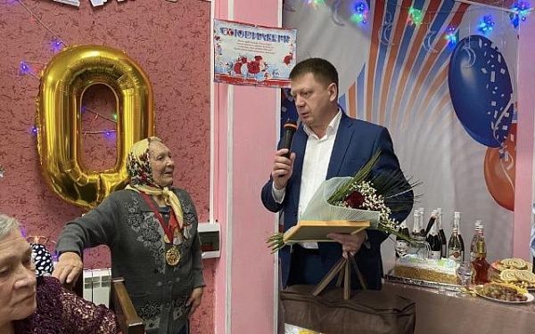 В Бурятии 100-летний юбилей отметила ветеран труда России