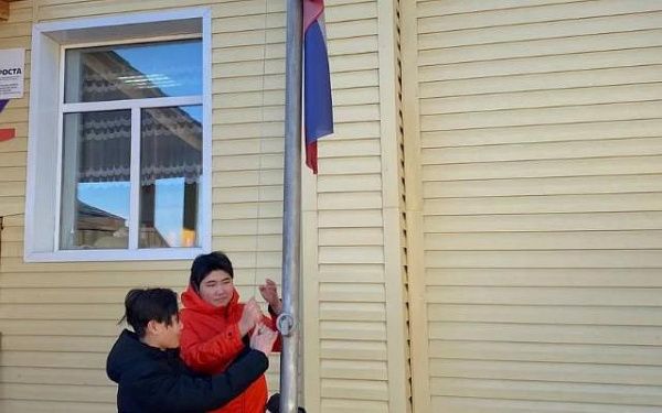 В районной школе Бурятии еженедельно будут поднимать российский флаг