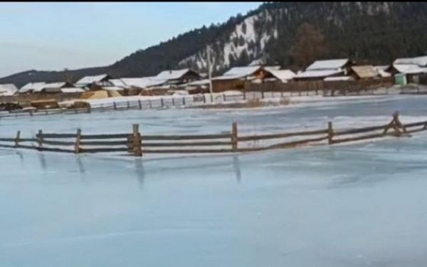 В селе Бурятии вода топит жилые дома 