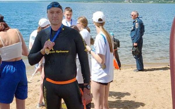 Сотрудник УФСИН из Бурятии стал чемпионом по плаванию на открытой воде в Забайкалье 