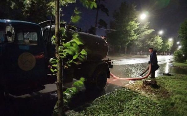 В Улан-Удэ всю ночь откачивали лужи