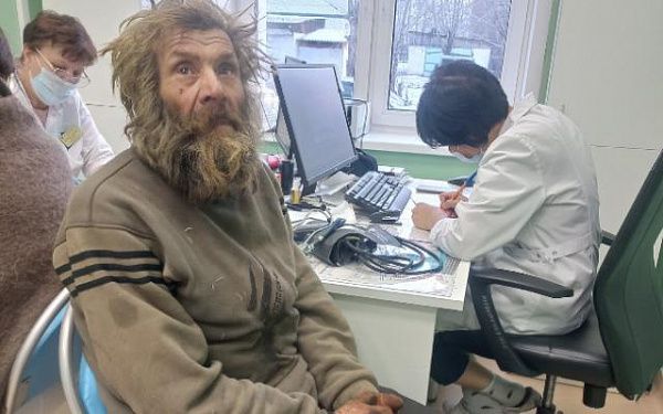 В Бурятии инвалид 25 лет прожил в землянке в лесу