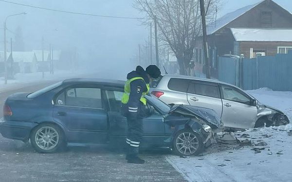В пригородном районе Бурятии столкнулись два автомобиля