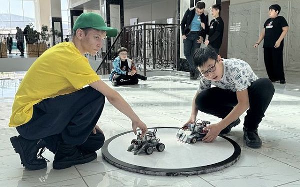 Школьники Бурятии сразились в Национальном турнире по робототехнике «Булат-2026»