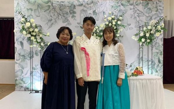 В Улан-Удэ сочетались браком жених из Южной Кореи и невеста из Бурятии