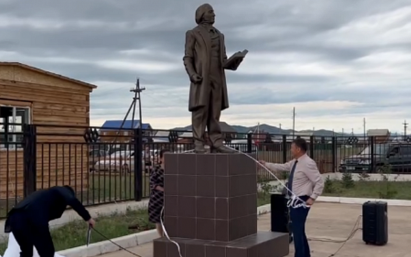 В селе Бурятии открыли памятник первому бурятскому учёному 