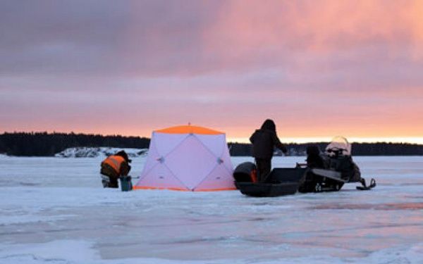 В Бурятии спасатели напомнили любителям рыбалки об опасности задохнуться зимой в палатке 
