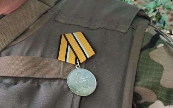 Мобилизованного из Бурятии наградили медалью "За боевые отличия" 