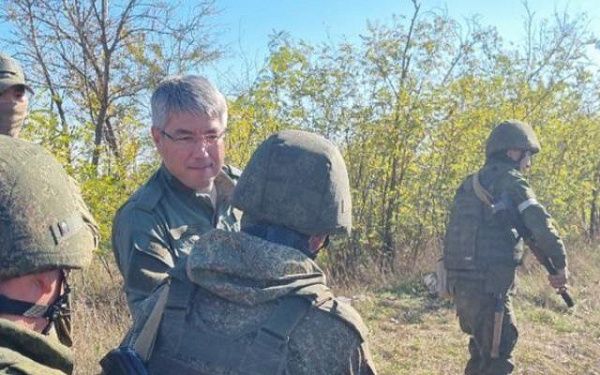 Глава Бурятии посетил мобилизованных в пункте подготовки в Запорожской области