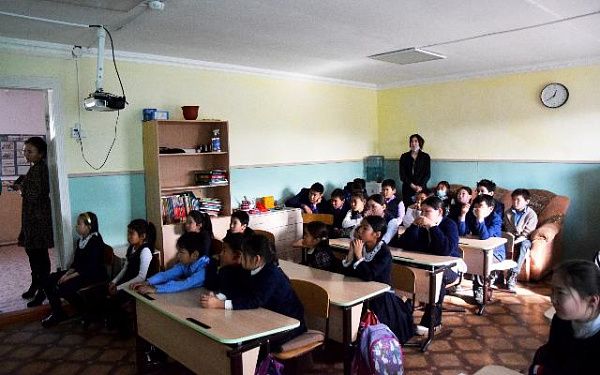 Сотрудники национального парка Бурятии побывали в гостях у школьников