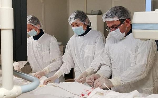 Бурятские хирурги впервые провели операцию по установке импланта на сердце