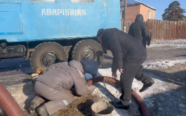 В Улан-Удэ устраняют коммунальную аварию 