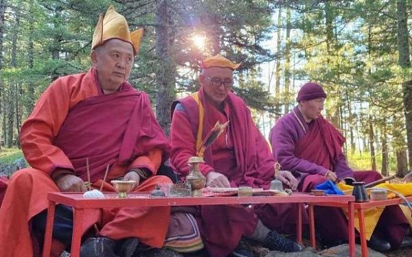 На священной горе в Бурятии состоялся буддийский обряд 
