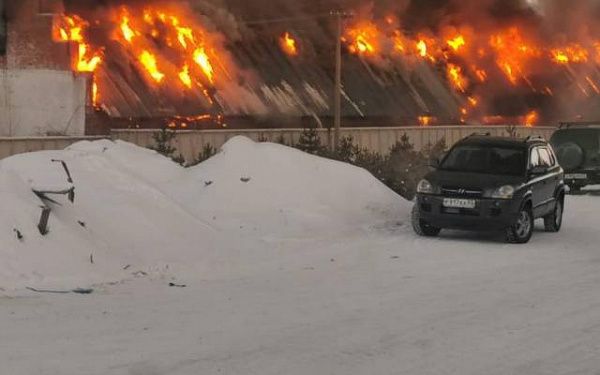 В Муйском районе Бурятии произошел крупный пожар в гаражах