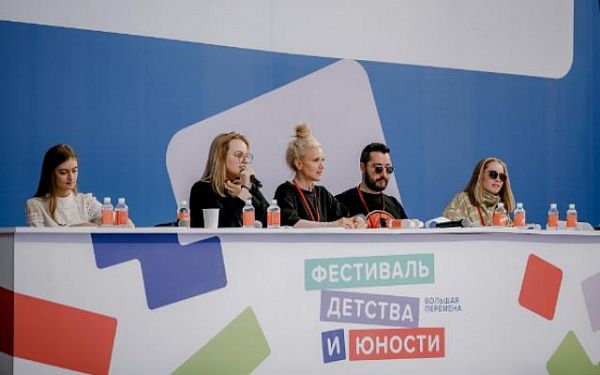 Школьница из Бурятии выиграла приз от центра поддержки артистов «Май» в Москве