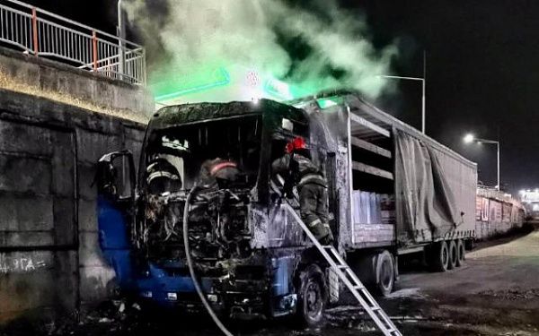 В Улан-Удэ произошло возгорание в автомобиле на проспекте Автомобилистов 