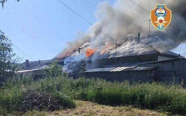 В Кабанском районе огнеборцы ликвидировали пожар в шестиквартирном жилом доме
