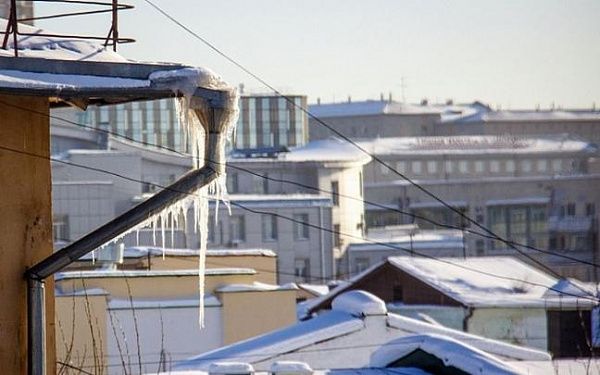 В Улан-Удэ приступят к очистке крыш от снега и сосулек