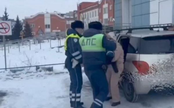 В Улан-Удэ экипаж ДПС помог экстренно доставить ребёнка в больницу 