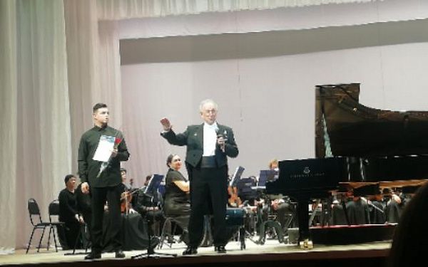 В Улан-Удэ на сцене оперного театра засияли "Молодые созвездия" 