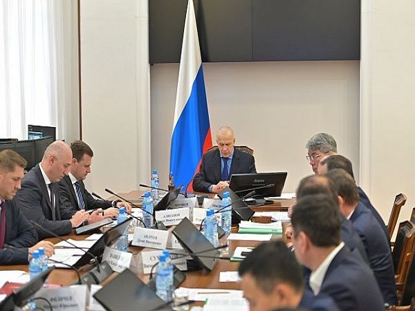 Юрий Трутнев поручил федеральным министерствам разобраться со сбалансированностью бюджета Бурятии