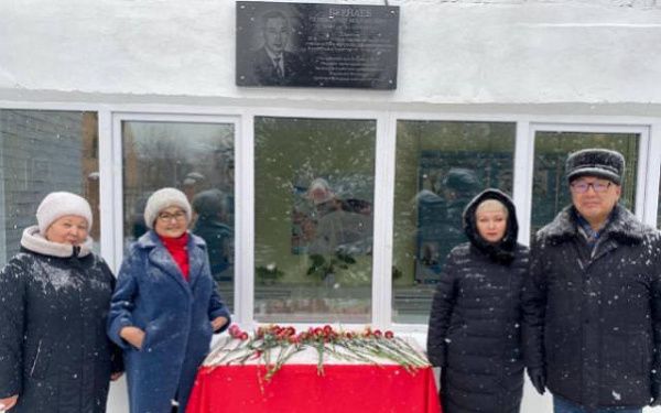 В Бурятии увековечили память о директоре медучилища