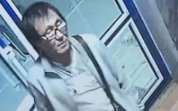 В Улан-Удэ ищут мужчину, похитившего телефон у спящего на улице незнакомца