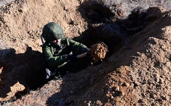 Военных ВВО в Бурятии обучают разминированию и копать одиночные окопы