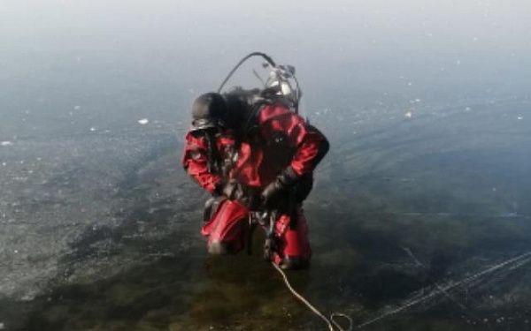 В Иркутской области провалившись под тонкий лёд погибли мужчина и подросток