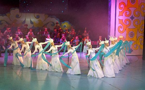 В Улан-Удэ проведут мастер - классы по обучению национальному танцу 