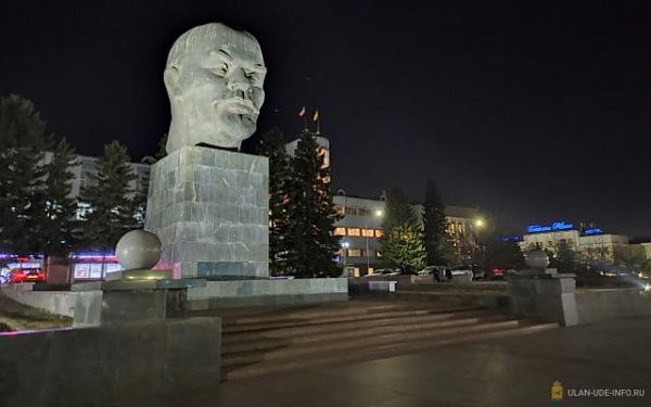 В Улан-Удэ улучшили освещение памятника Ленину