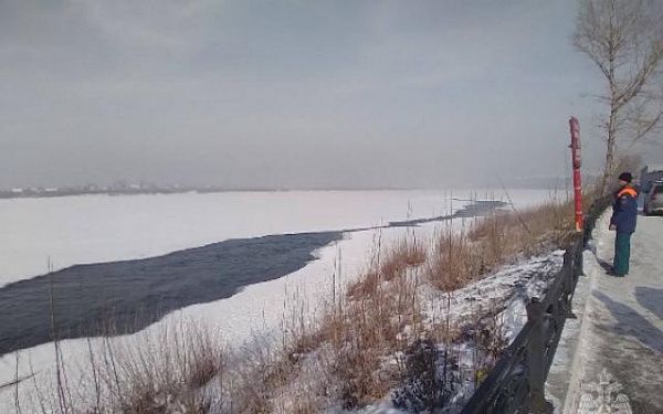 В Улан-Удэ на реке вскрылся лёд