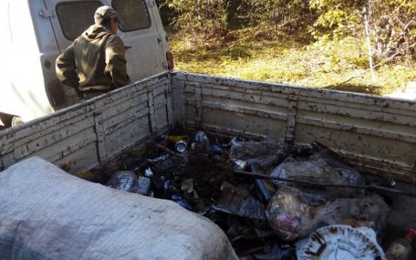 В Бурятии лесники очистили лес от мусора