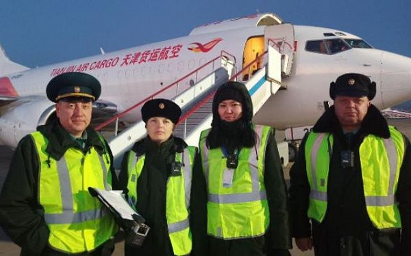 В аэропорту "Байкал" увеличилось количество рейсов грузовых авиакомпаний из Китая