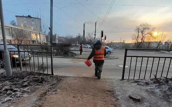В Улан-Удэ открыты «горячие линии по скользким тротуарам» для обращений горожан