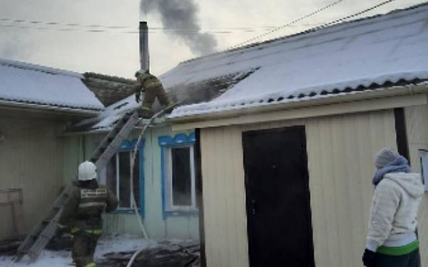 В селе Бурятии из-за перекала дымоходной трубы загорелась пекарня