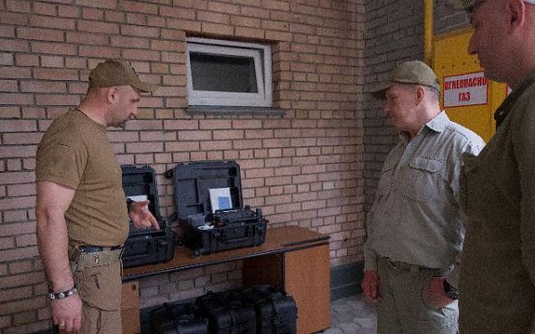 Юрий Трутнев передал бойцам на передовой СВО винтовки, боеприпасы, оборудование