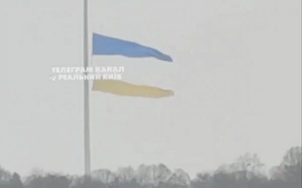 Флаг Бурятии развевается над Киевом