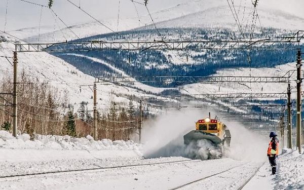 Более 140 тысяч кубометров снега вывезено с путей станций ВСЖД