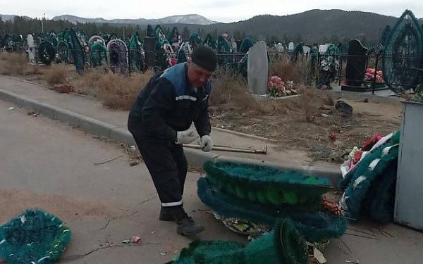 В Улан-Удэ готовят кладбища к Родительскому дню