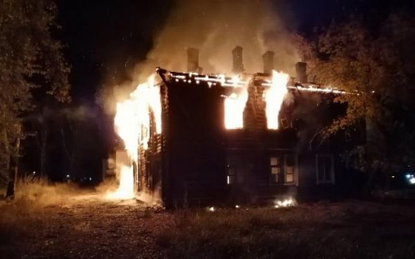 В Бурятии за минувшую ночь сгорели два нежилых дома
