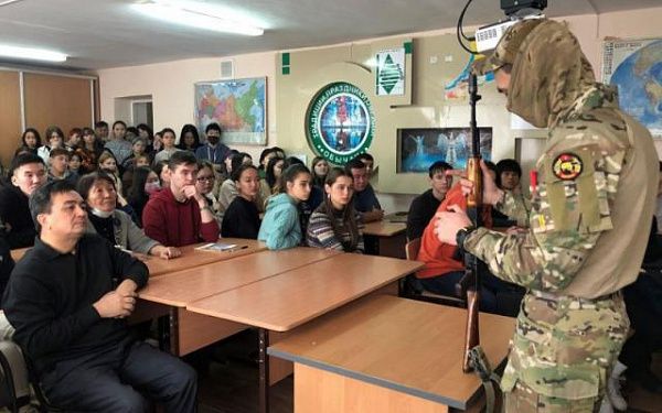 В Улан-Удэ состоялась встреча студентов с сотрудниками спецназа «Гром